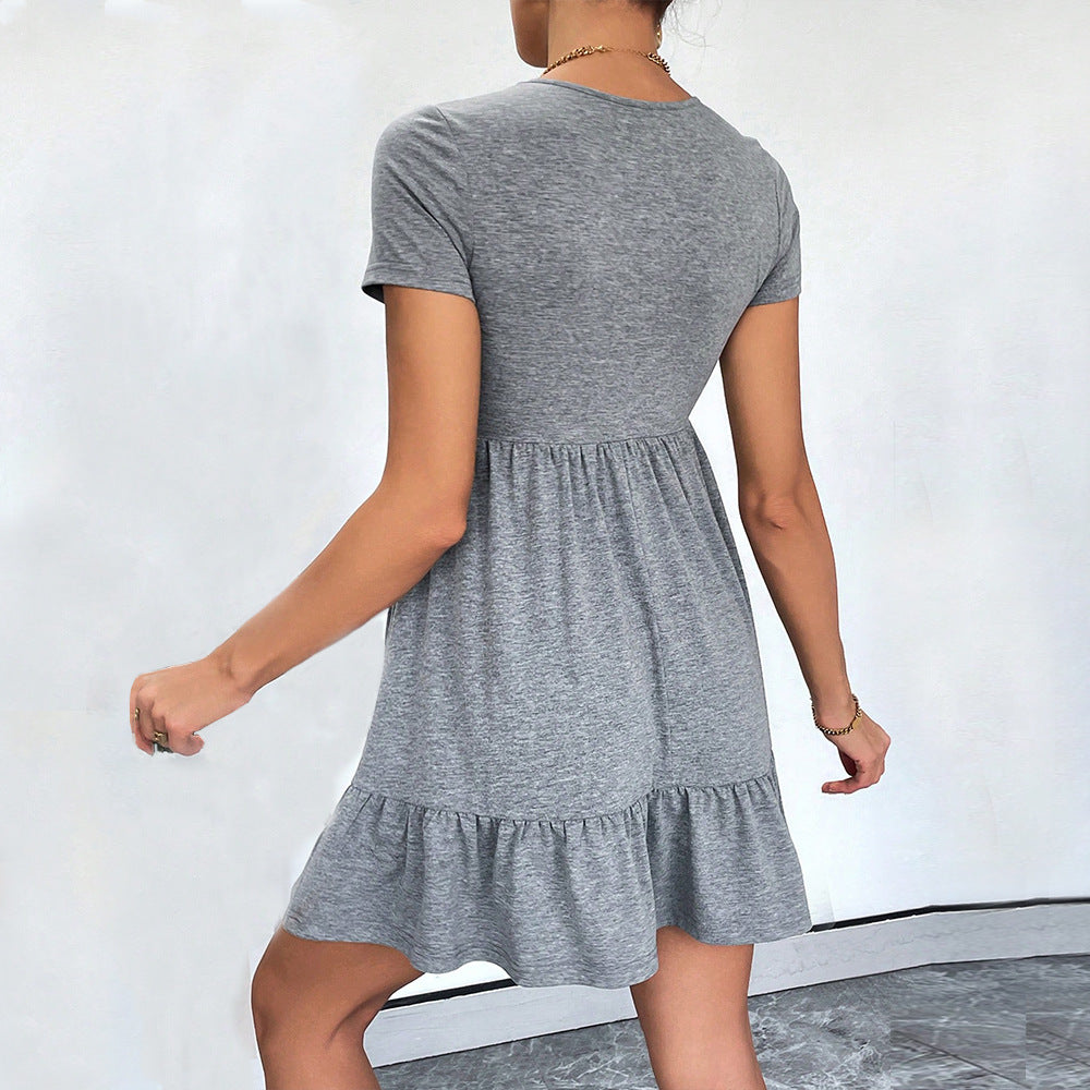 Robe décontractée pour femme à manches courtes avec détails en boutons et ourlet voluminieux à volants Levoire
