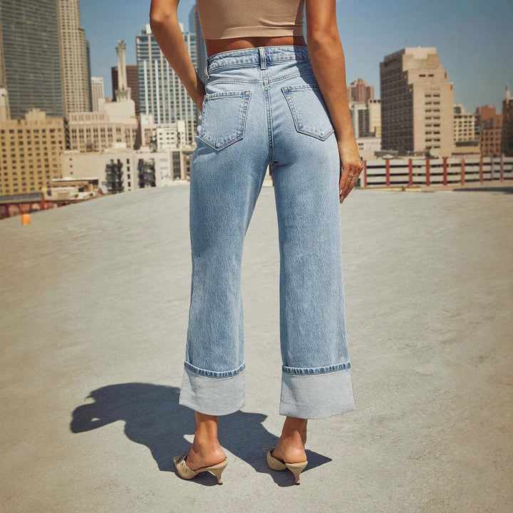 Jeans en denim à coupe décontractée pour femmes avec ourlets contrastants Levoire