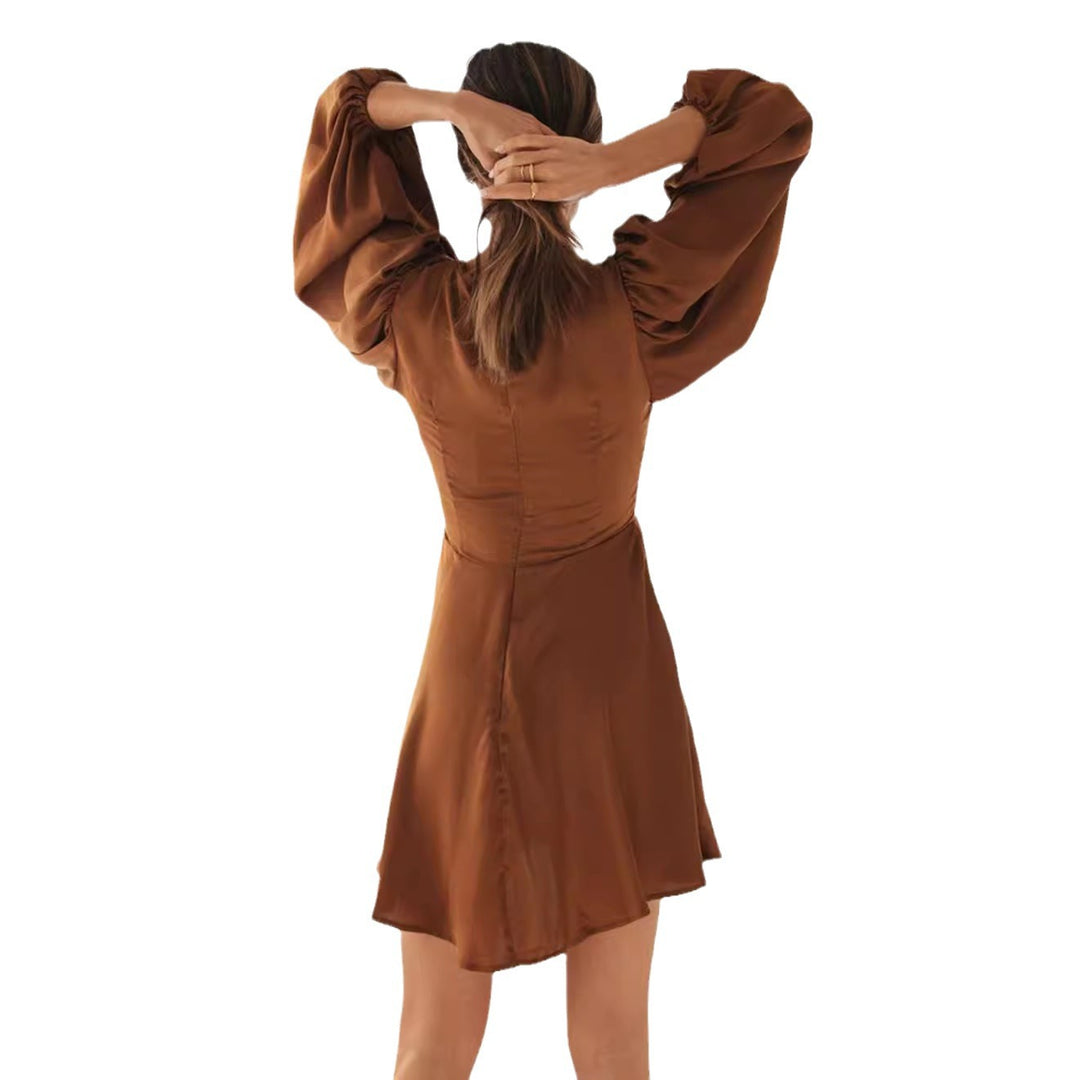 Robe mini romantique pour femmes avec décolleté en V profond et manches volumineuses Levoire