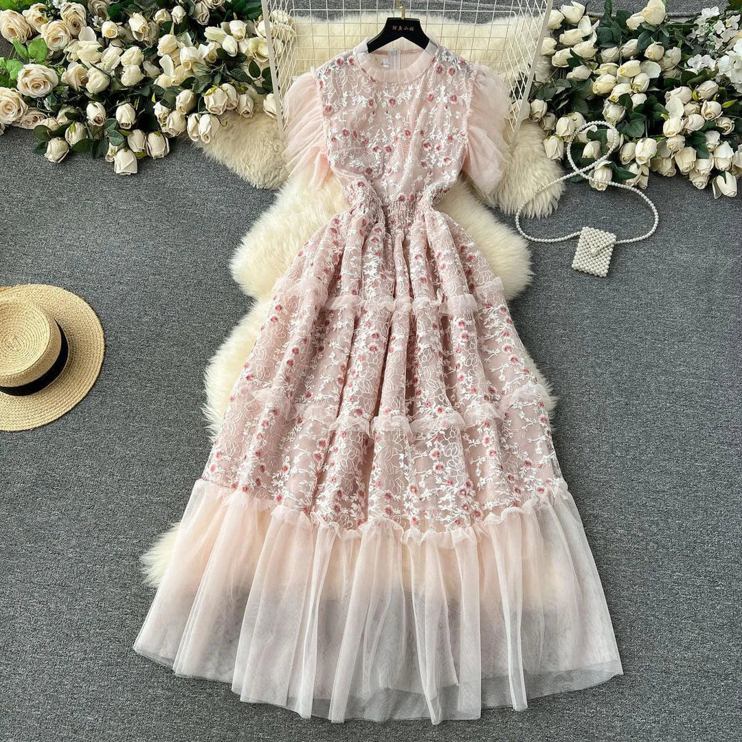 Levoire | Robe en tulle avec de belles et élégantes coutures en dentelle Abricot Taille libre