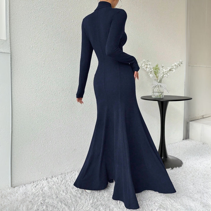 Robe maxi élégante pour femmes à manches longues avec un col haut et un ourlet fluide Levoire