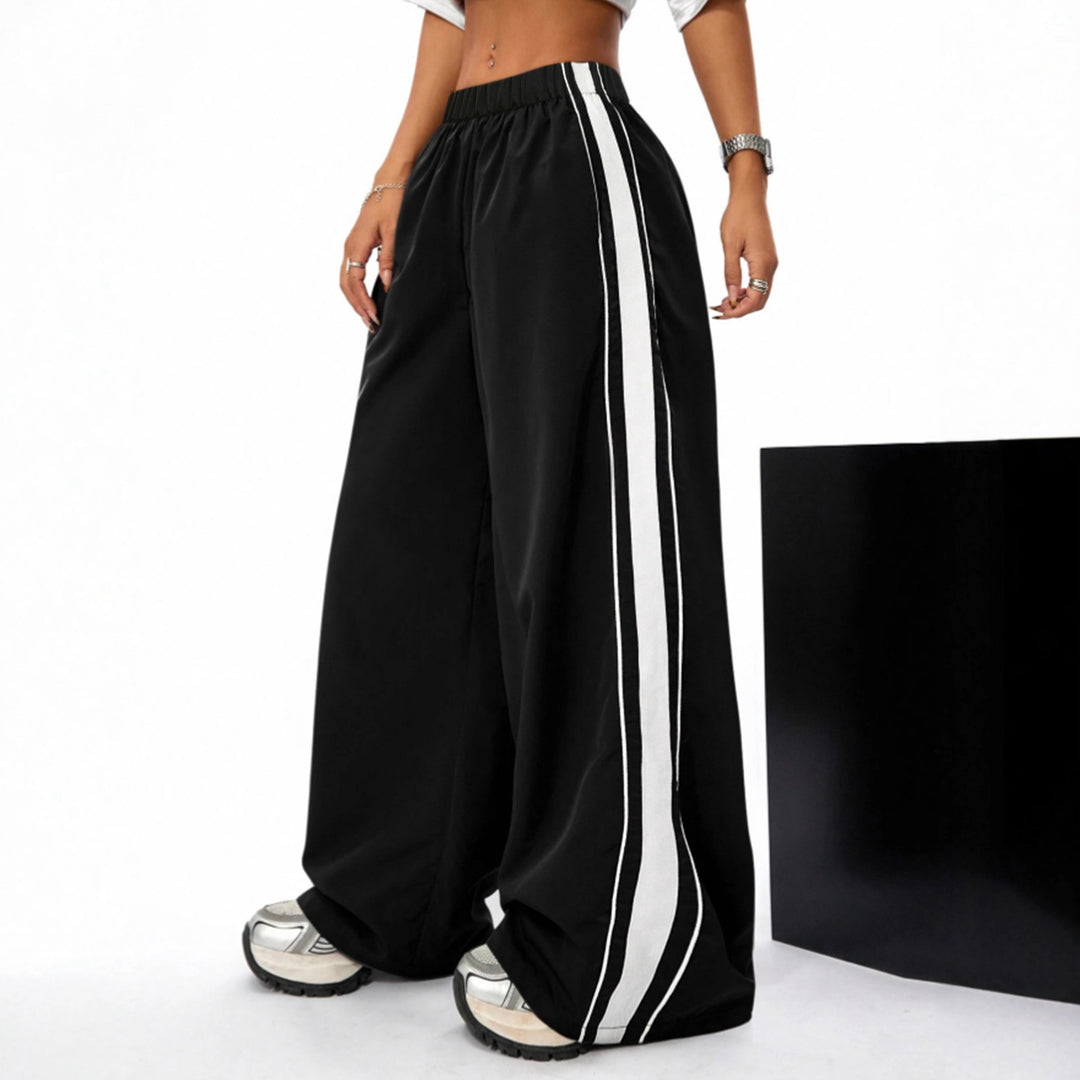 Pantalons de sport larges pour femmes avec des rayures contrastées sur les côtés Levoire