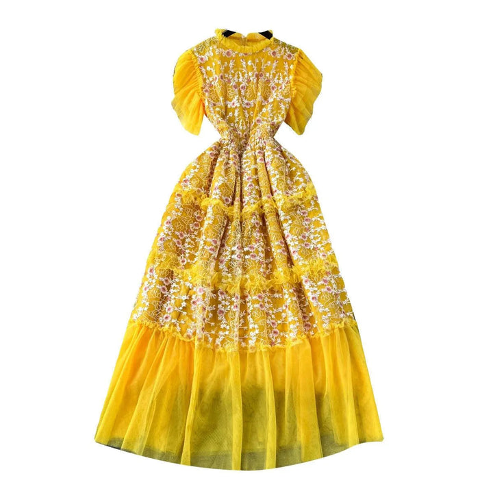 Levoire | Robe en tulle avec de belles et élégantes coutures en dentelle
