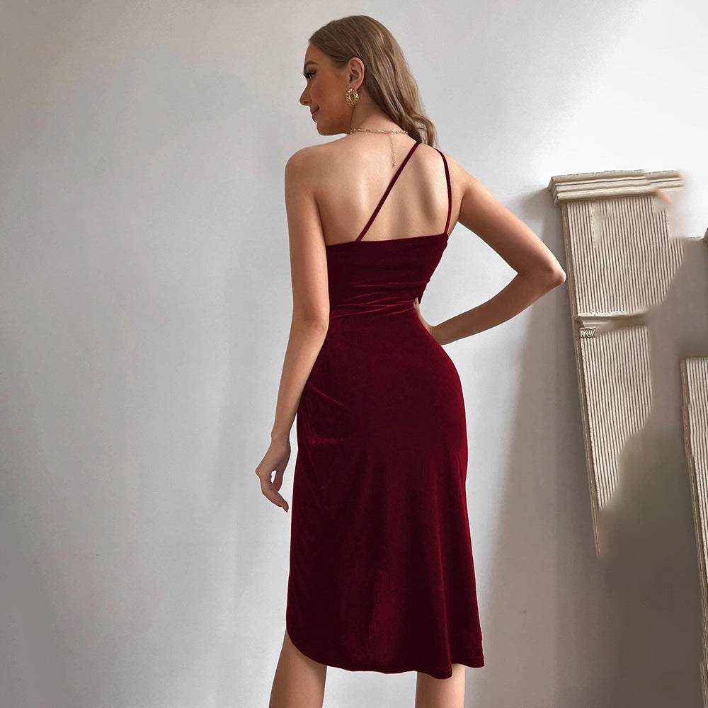 Robe minime en velours pour femmes avec décolleté asymétrique et détails en volants Levoire
