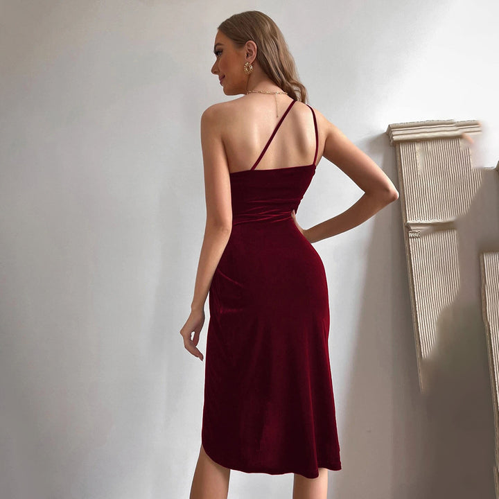 Robe minime en velours pour femmes avec décolleté asymétrique et détails en volants Levoire