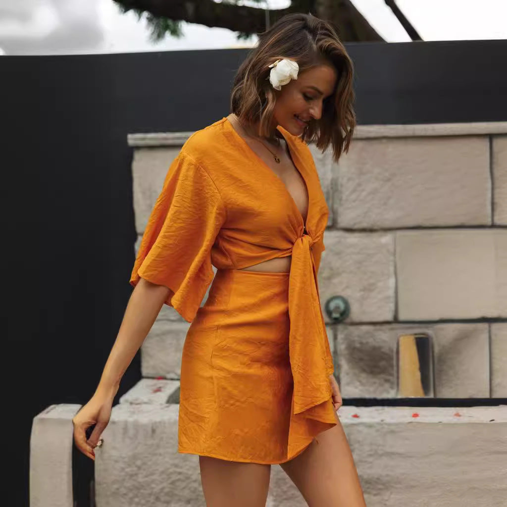 Robe à manches courtes pour femmes avec design de nœud raffiné et tissu fluide Levoire