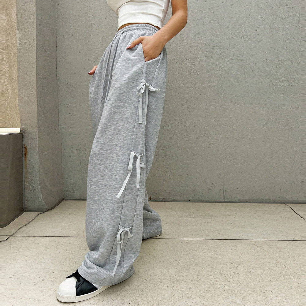 Pantalon de loisirs pour femmes avec des détails volant sur les côtés et une taille élastique Levoire