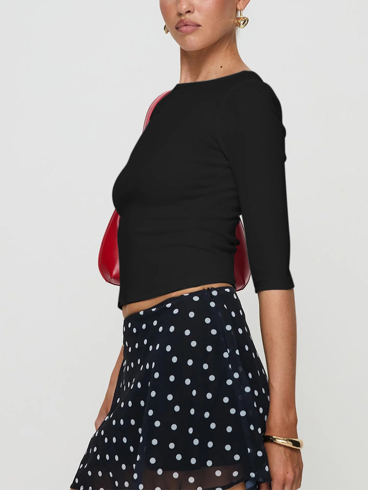 Chemise à manches longues cropped pour femmes avec un décolleté rond élégant et une coupe qui met en valeur la silhouette Levoire