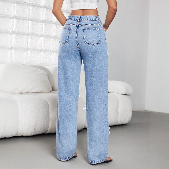 Jeans larges pour femmes avec des nœuds décoratifs et des détails de boutons Levoire