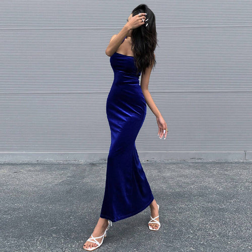 Robe maxi élégante pour femmes en velours luxueux avec un chic décolleté carré Levoire
