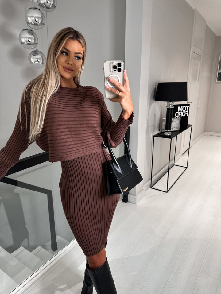 Robe tricotée pour femmes avec des côtes raffinées et une coupe surdimensionnée élégante Levoire
