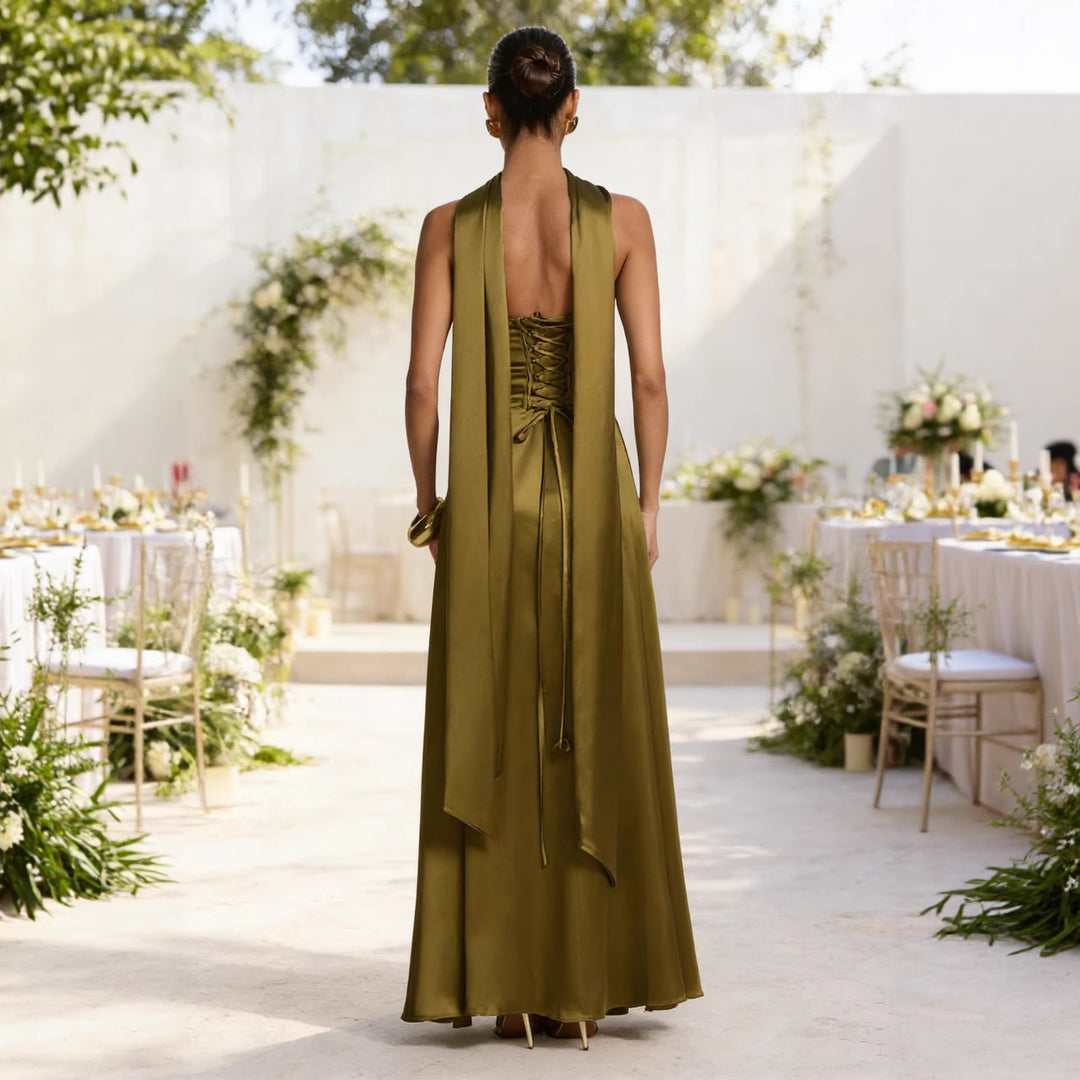 Robe de soirée sans bretelles élégante pour femmes en tissu semblable à du satin avec jupe fluide Levoire
