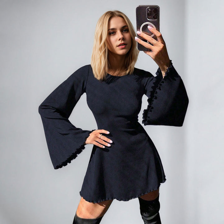 Robe mini décontractée pour femmes avec des manches en cloche volumineuses et une silhouette féminine Levoire