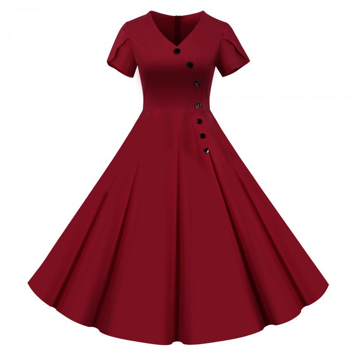 Robe swing femme avec un col en V à boutons et une jupe évasée.