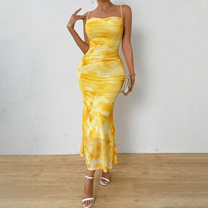 Robe maxi pour femmes avec des bretelles dénudées et un motif floral Levoire