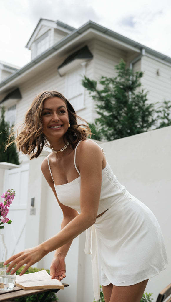 Ensemble haut et jupe pour femmes avec coupe décontractée et ceinture à nouer Levoire