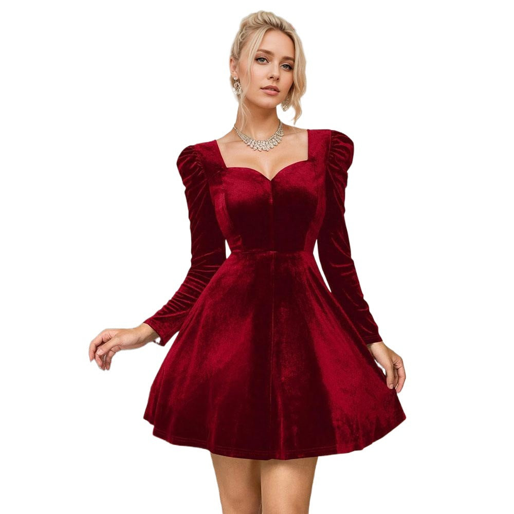 Robe mini en velours pour femmes avec décolleté en cœur élégant et manches bouffantes longues Levoire