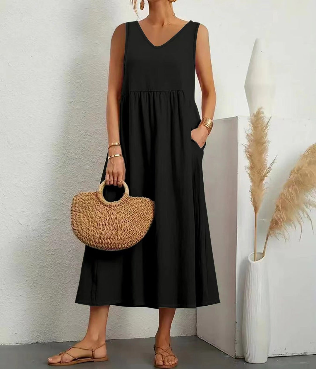 Levoire | Élégant été robe en coton-lin unie sans bretelles décolleté en V noir