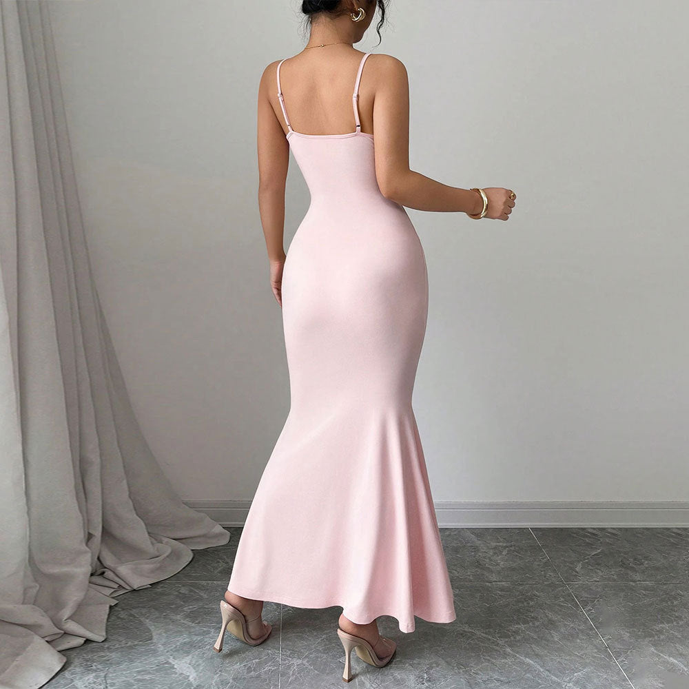 Robe maxi ajustée pour femmes avec des bretelles spaghetti et un design drapé sophistiqué Levoire
