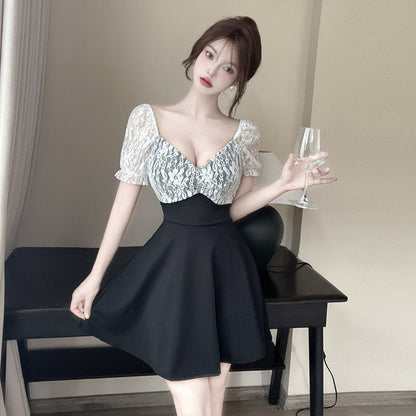 Levoire | Robe à col en V à encolure basse avec grande jupe Mini Dress Noir et blanc