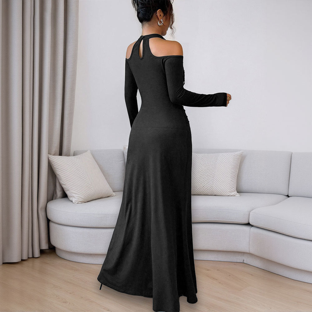 Robe de soirée ajustée pour femmes avec design à bretelles dénudées et accents floraux Levoire