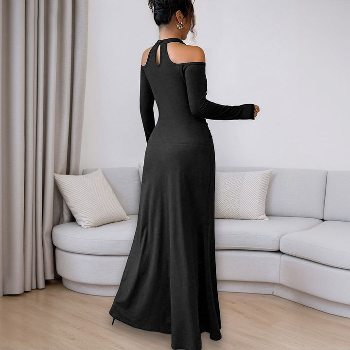 Robe de soirée ajustée pour femmes avec design à bretelles dénudées et accents floraux Levoire
