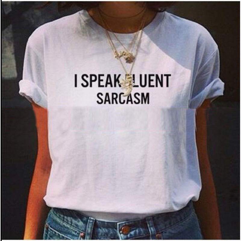 T-shirt pour femmes avec un slogan amusant et une coupe confortable Levoire