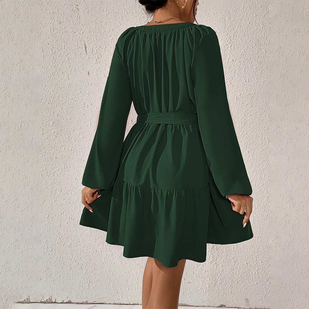 Robe portefeuille pour femmes avec des détails volants et une ceinture à la taille Levoire