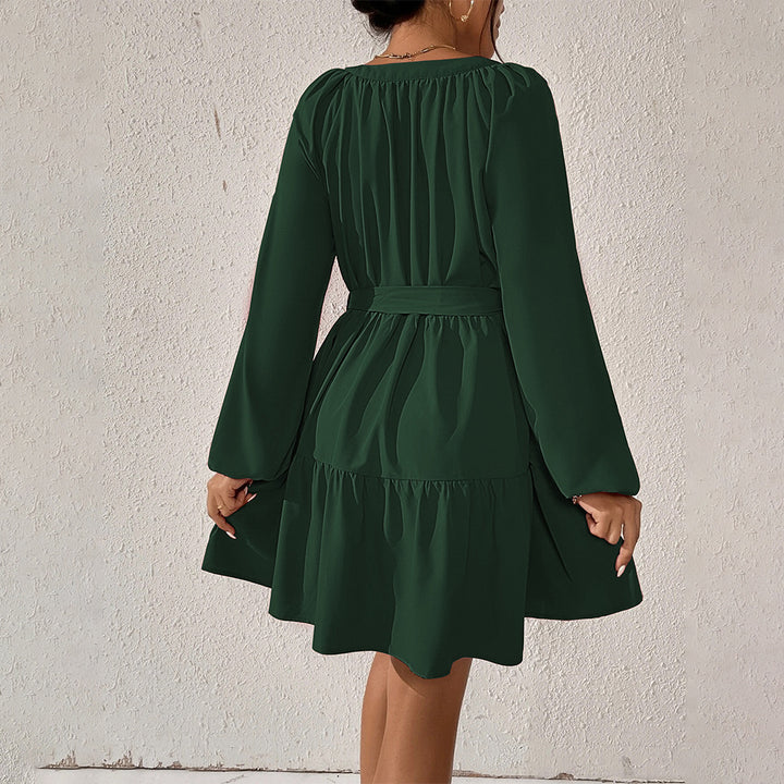 Robe portefeuille pour femmes avec des détails volants et une ceinture à la taille Levoire