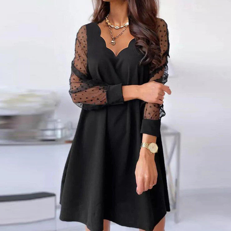 Levoire | Robe longue à manches longues en filet transparent avec décolleté en V noir