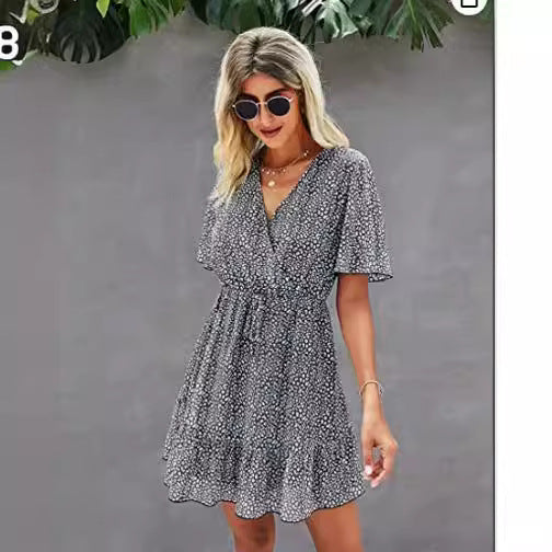 Robe portefeuille décontractée pour femmes avec des détails en volants élégants Levoire