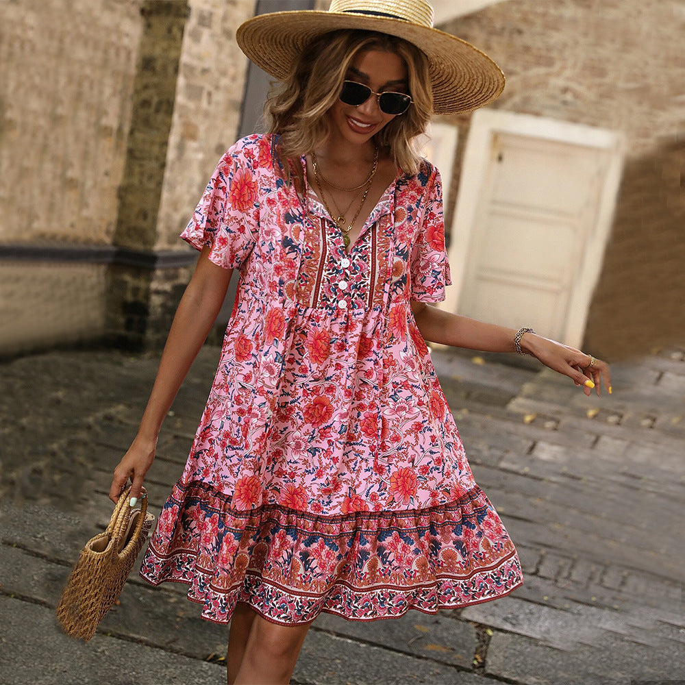 Robe d'été florale pour femmes avec ourlet à volants ludique et détail de boutons Levoire