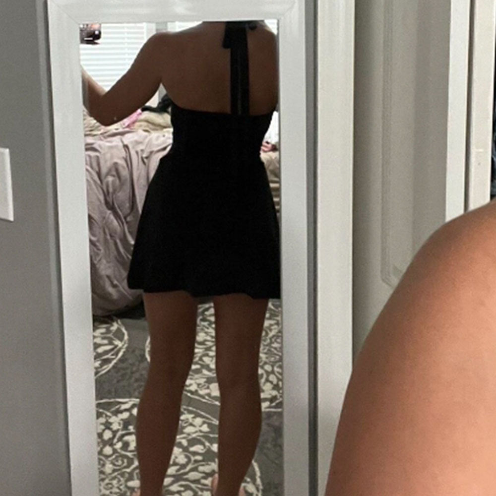 Robe halter pour femmes avec drapé flatteur pour la silhouette et design de laçage arrière élégant Levoire