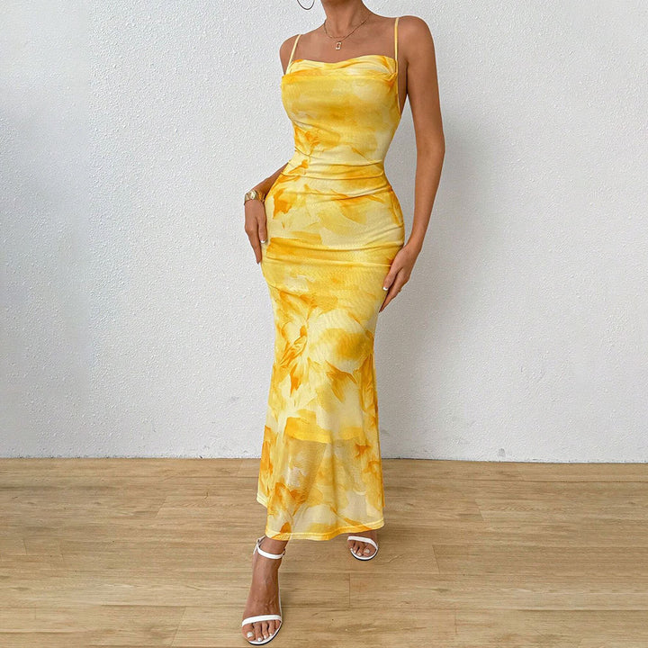 Robe maxi pour femmes avec des bretelles dénudées et un motif floral Levoire