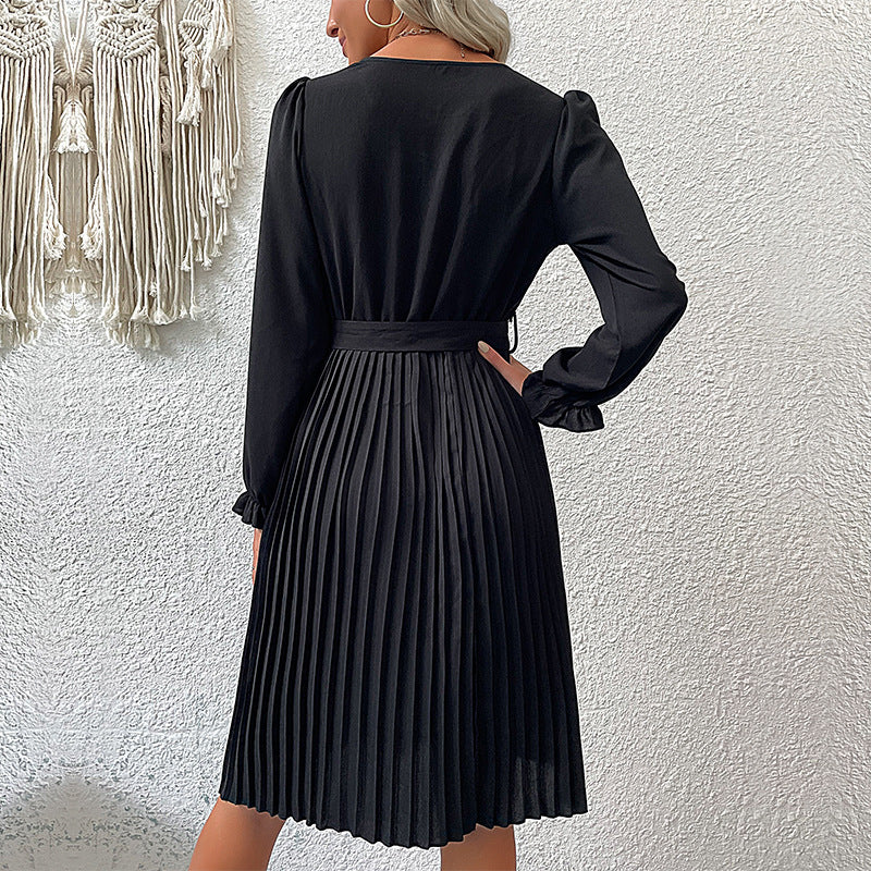 Robe portefeuille plissée pour femmes avec détails de boutons et ceinture à la taille Levoire