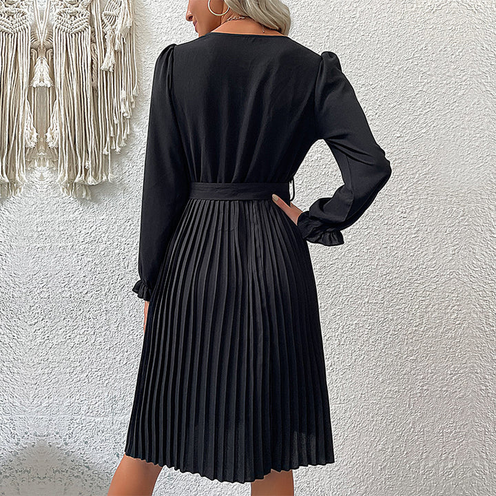 Robe portefeuille plissée pour femmes avec détails de boutons et ceinture à la taille Levoire