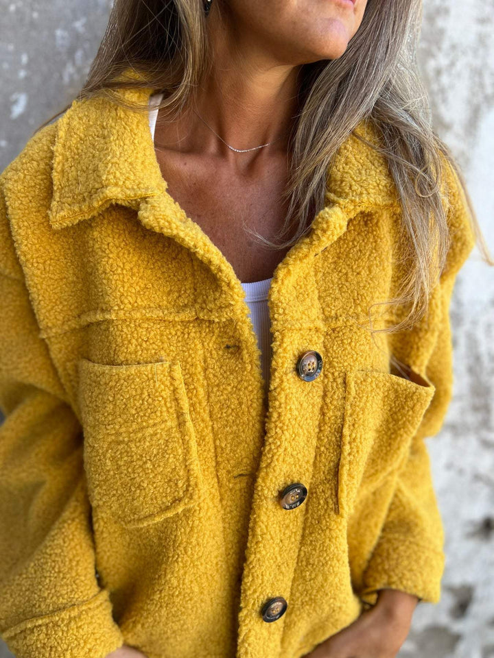 Veste oversized en peluche pour femmes avec poches pratiques et patte de boutonnage Levoire