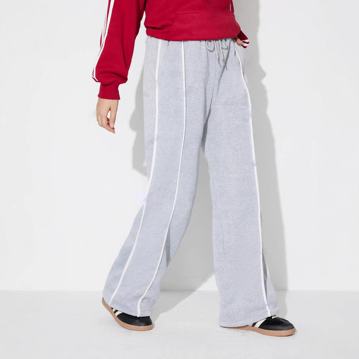 Pantalons d'entraînement décontractés pour femmes dans une coupe moderne avec une taille élastique et des inserts latéraux stylés Levoire