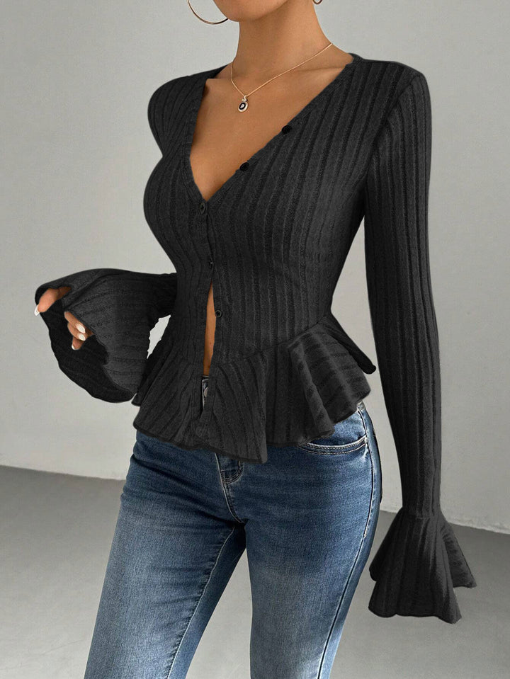 Cardigan féminin à la mode avec silhouette cintrée et détails de volants décoratifs Levoire