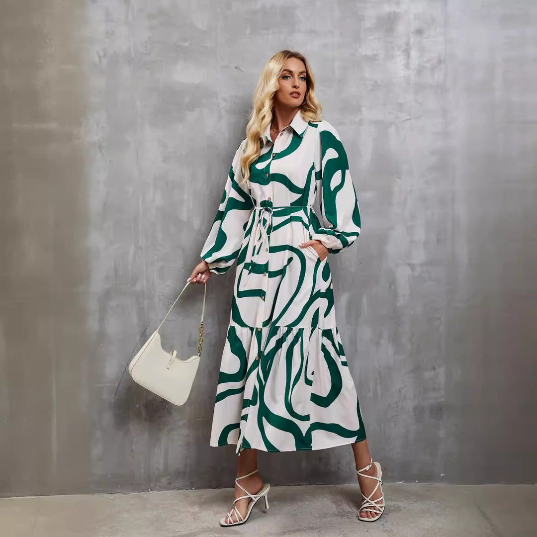 Robe à manches longues pour femmes avec motif à la mode et ceinture pratique.