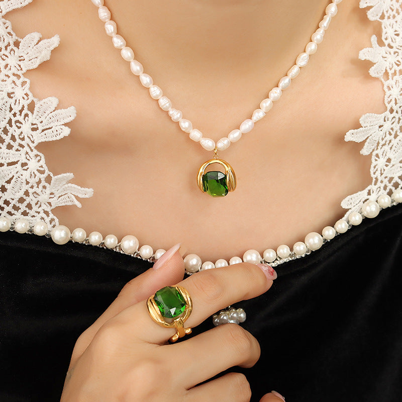 Levoire | Collier Élégant En Perles Avec Pendentif En Zircon Vert