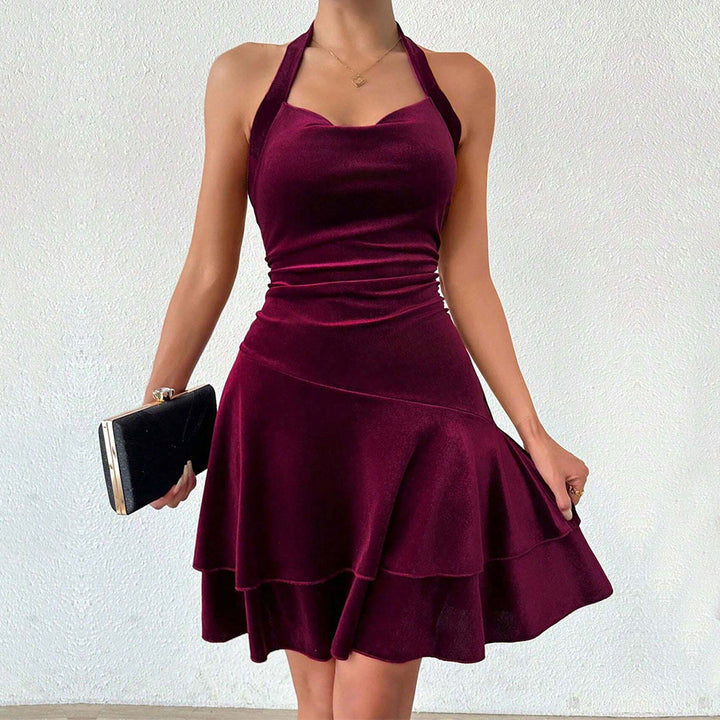 Robe de soirée ajustée pour dames avec jupe volants et design dos nu Levoire