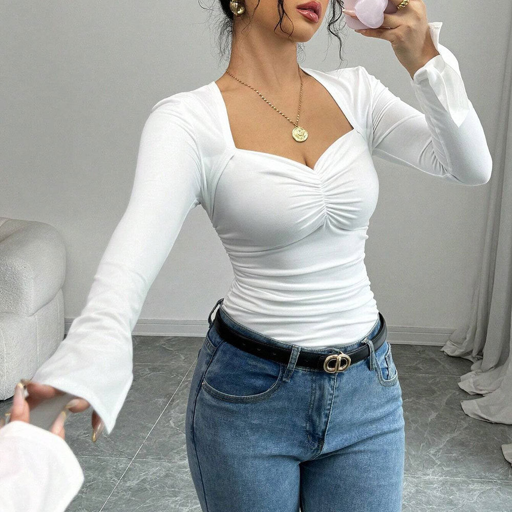 Blouse longue à manches longues pour femmes avec un décolleté carré chic et des détails de volants sophistiqués Levoire