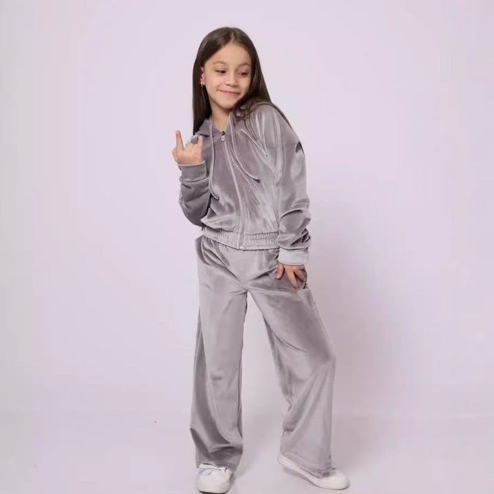 Levoire | Confortable ensemble de sport pour filles en chapeau en velours et sweat-shirt