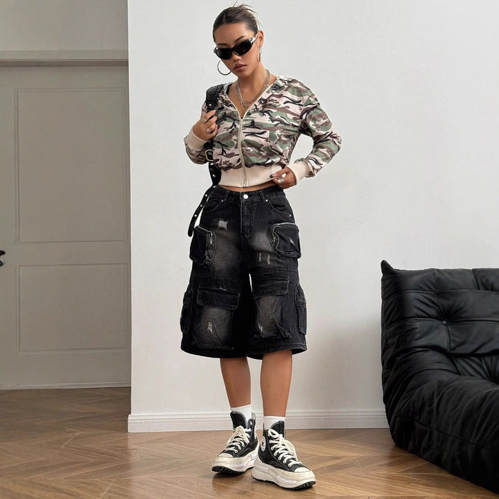 Veste à capuche courte pour femmes en style camouflage moderne Levoire
