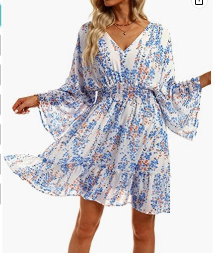 Robe décontractée pour femmes avec une silhouette aérienne et un design floral Levoire