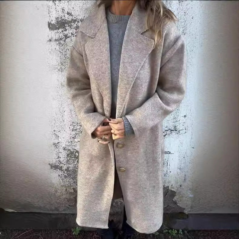 Veste de transition pour femme avec une coupe ample et de élégants détails de boutons Levoire