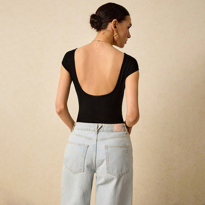 Haut ajusté à côtes pour femmes avec encolure carrée et manches courtes Levoire