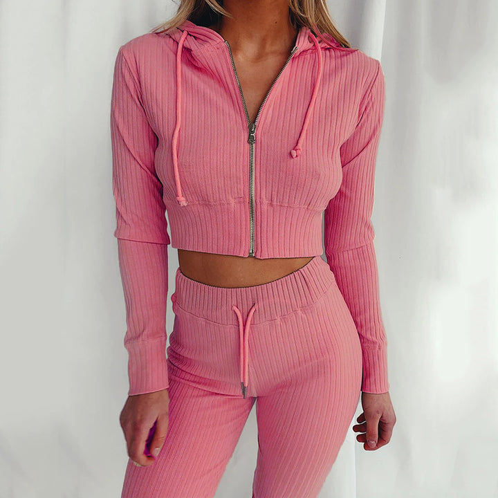 Ensemble de hoodie court sportif pour femmes avec un design en fines côtes et un grand confort de port Levoire
