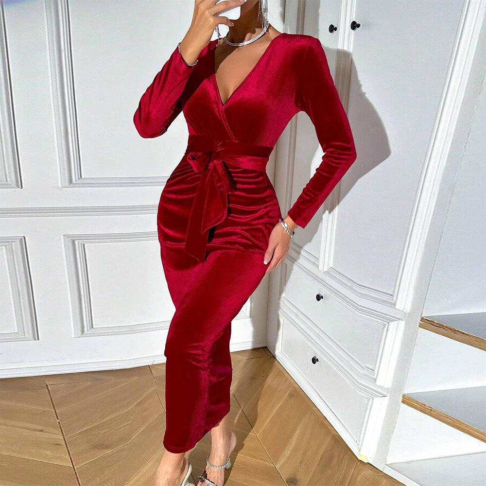 Robe enveloppante élégante pour femmes avec une ceinture stylée à la taille et une coupe ajustée Levoire
